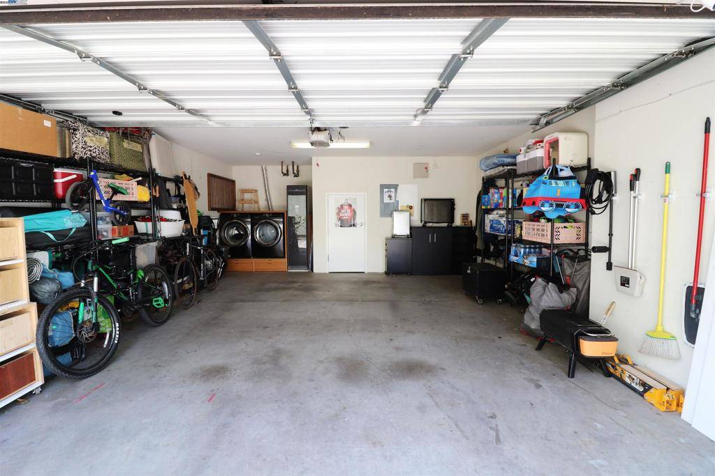 Emeryville, CA 94608,6466 Hollis St. #182