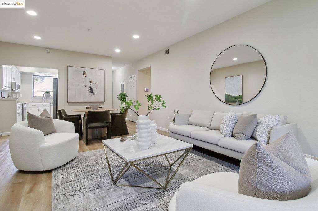 Walnut Creek, CA 94597,2584 Oak Rd #122