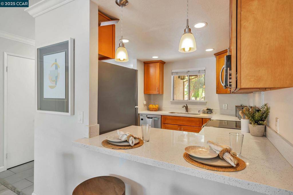 Livermore, CA 94550,1324 Chateau Cmn #204