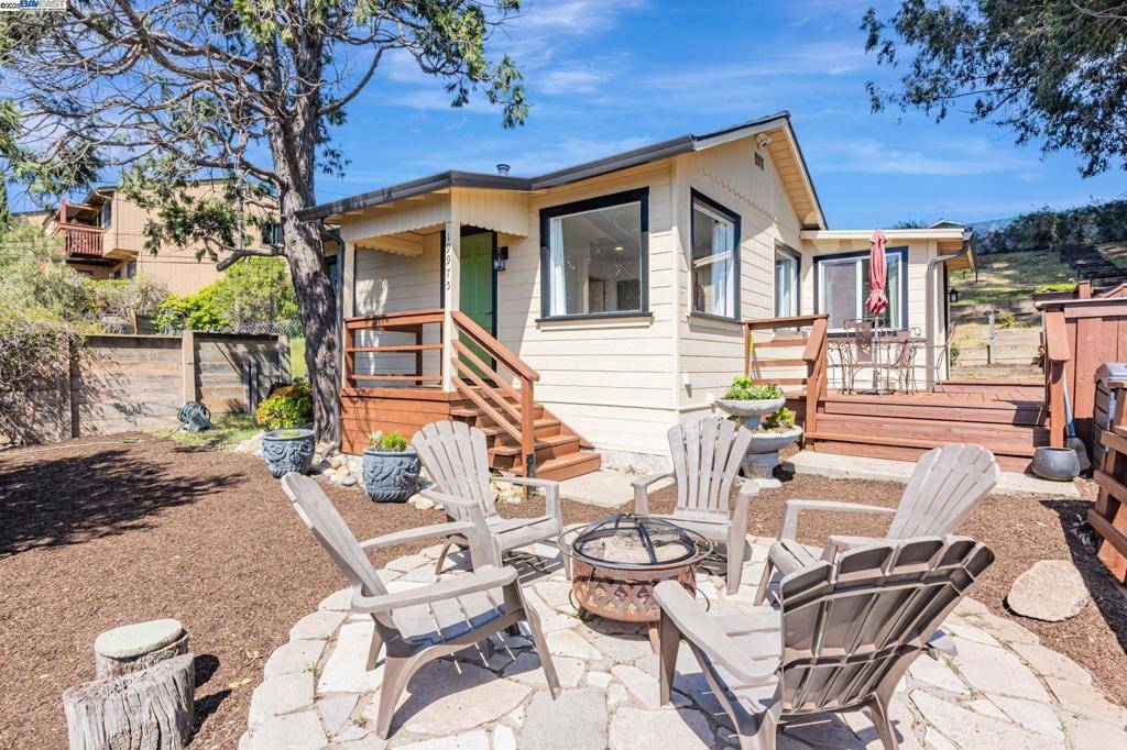 Castro Valley, CA 94546,19975 JOHN DR