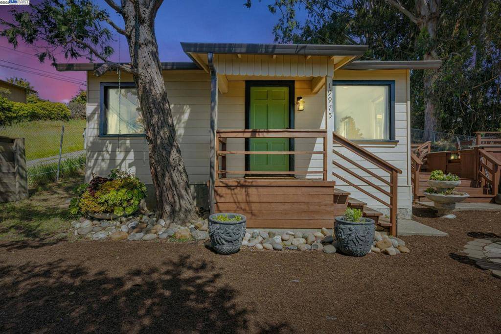 Castro Valley, CA 94546,19975 JOHN DR