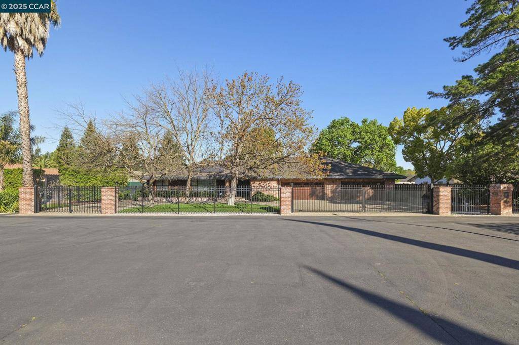 Walnut Creek, CA 94598,50 Amberwood Ln
