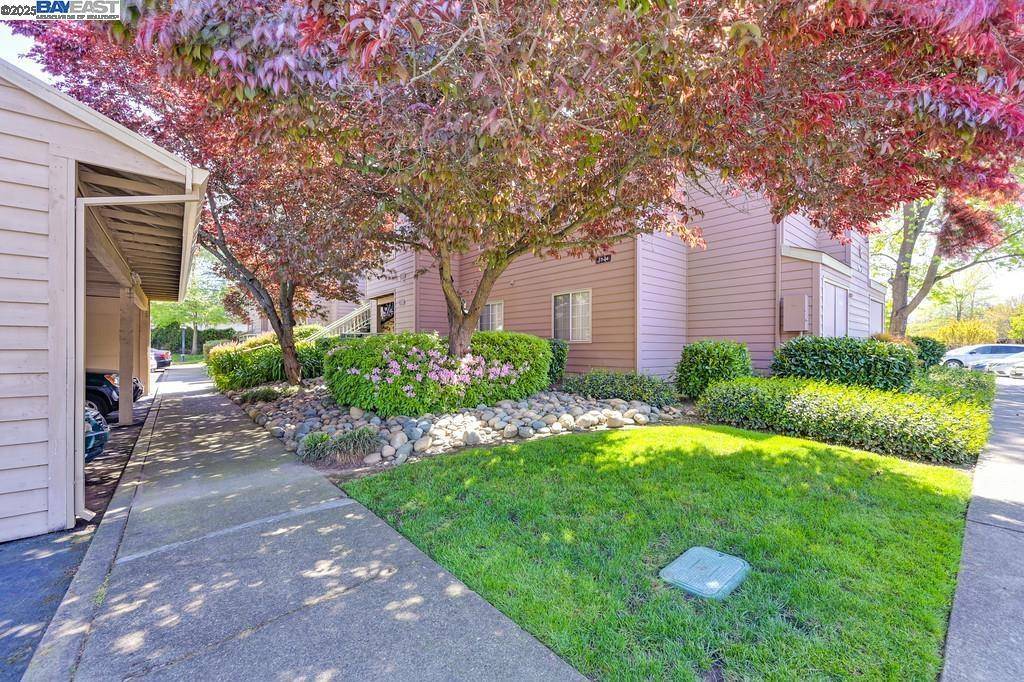 Rancho Cordova, CA 95670,11150 Trinity River Dr #84