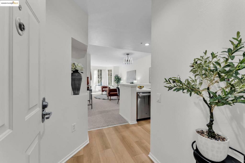 Oakland, CA 94618,240 Caldecott #209