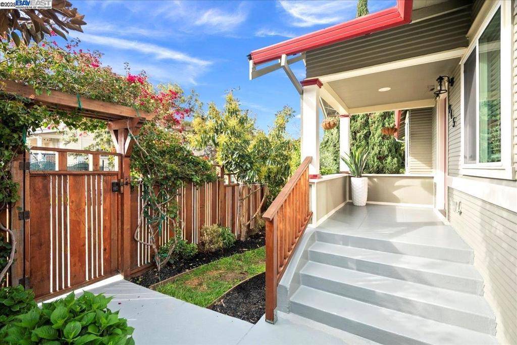 Oakland, CA 94606,945 E 24Th St