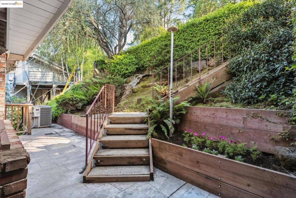 Oakland, CA 94611,6427 Westover Dr.