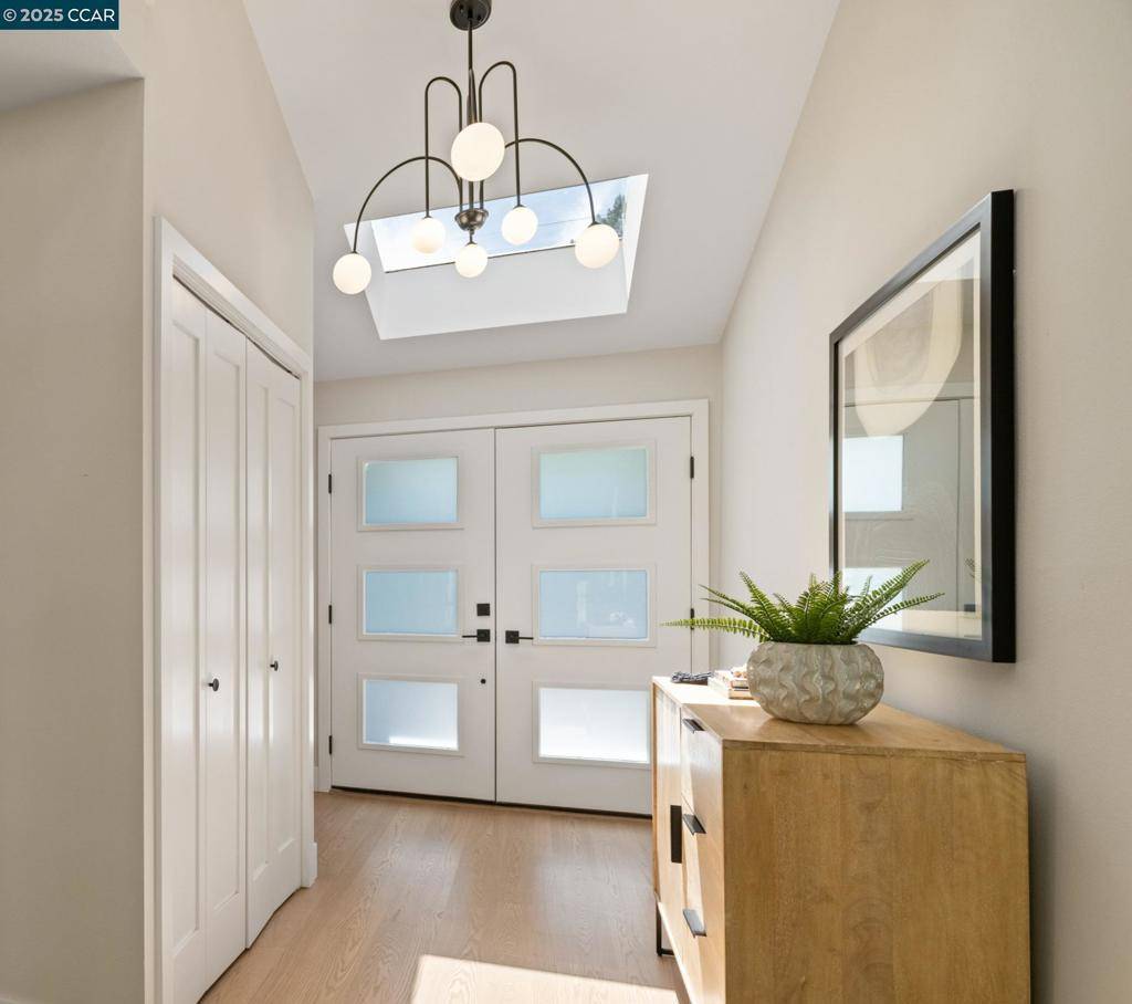 Orinda, CA 94563,5 Glorietta Court