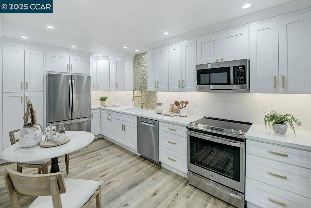 Walnut Creek, CA 94595,3064 Rossmoor Pkwy #6
