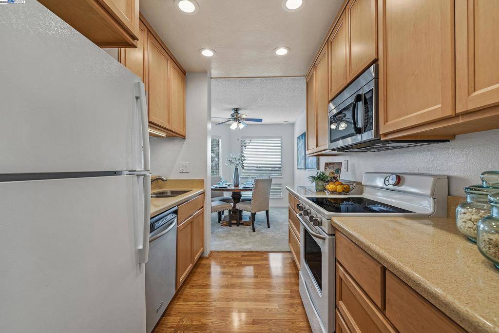 Hayward, CA 94546,21109 Gary Dr #209