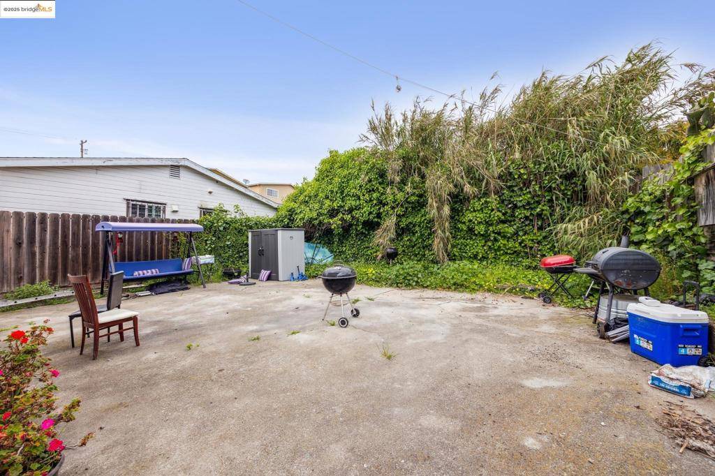 Oakland, CA 94606,2120 E 22nd St