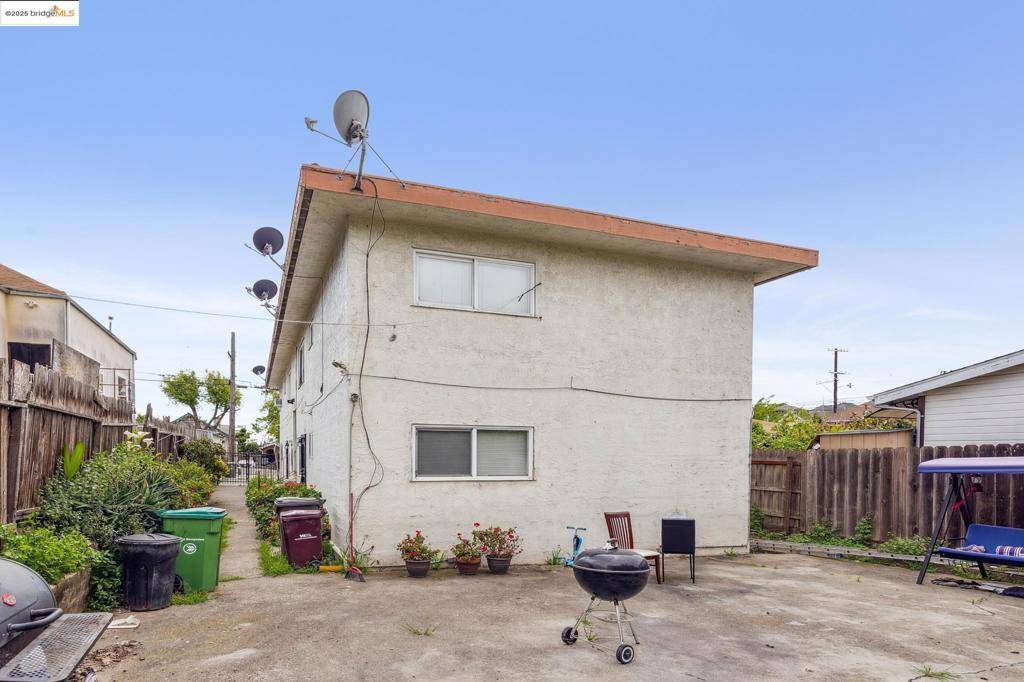 Oakland, CA 94606,2120 E 22nd St