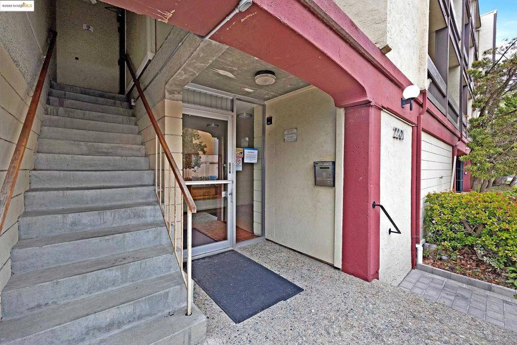 Berkeley, CA 94709-1643,2201 Virginia Street #006