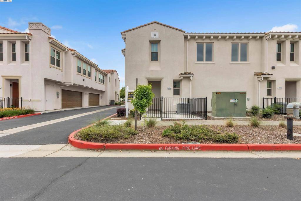 Sacramento, CA 95835,5301 E Commerce Way #34104