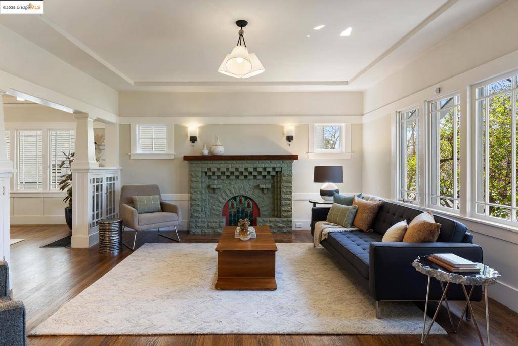 Berkeley, CA 94702,2733 Dohr St