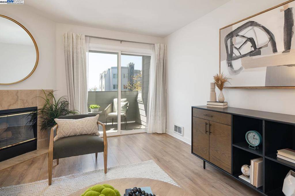 Emeryville, CA 94608,6400 Christie Ave #4319