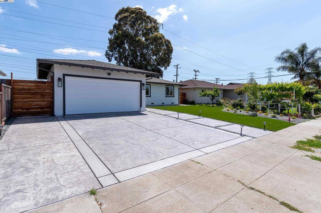 Fremont, CA 94538,3742 Savannah Rd