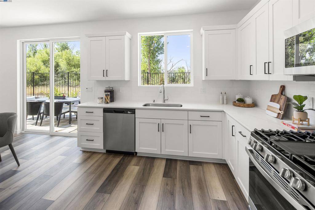 Galt, CA 95632,874 Pecan Tree Ln