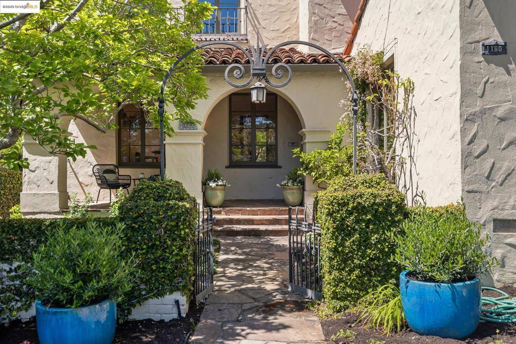 Oakland, CA 94610,1160 Clarendon Crescent