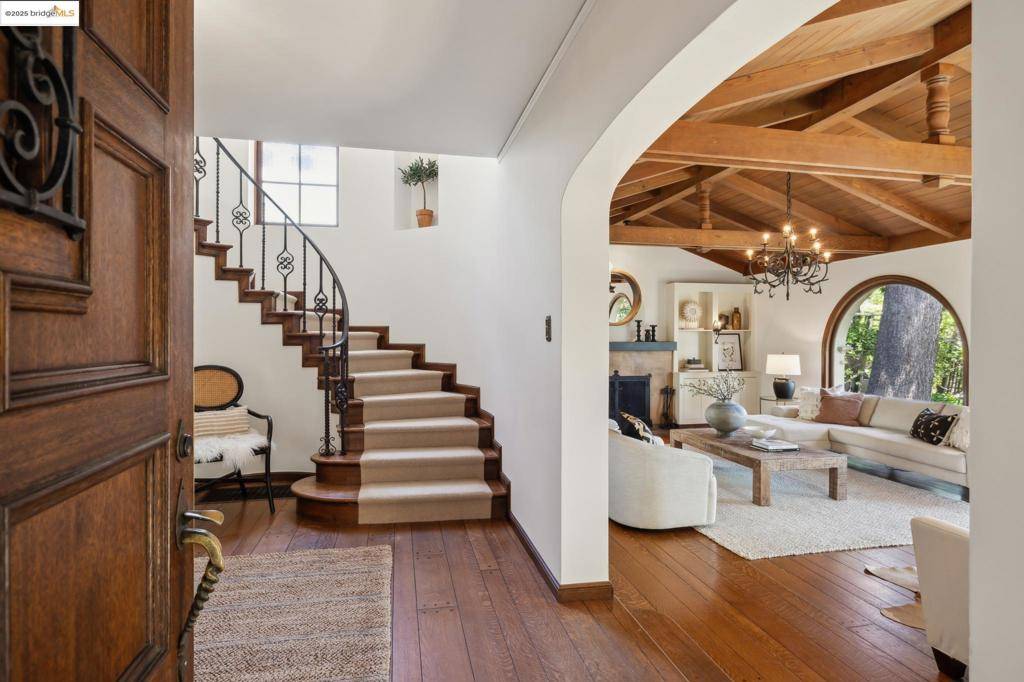Oakland, CA 94610,1160 Clarendon Crescent
