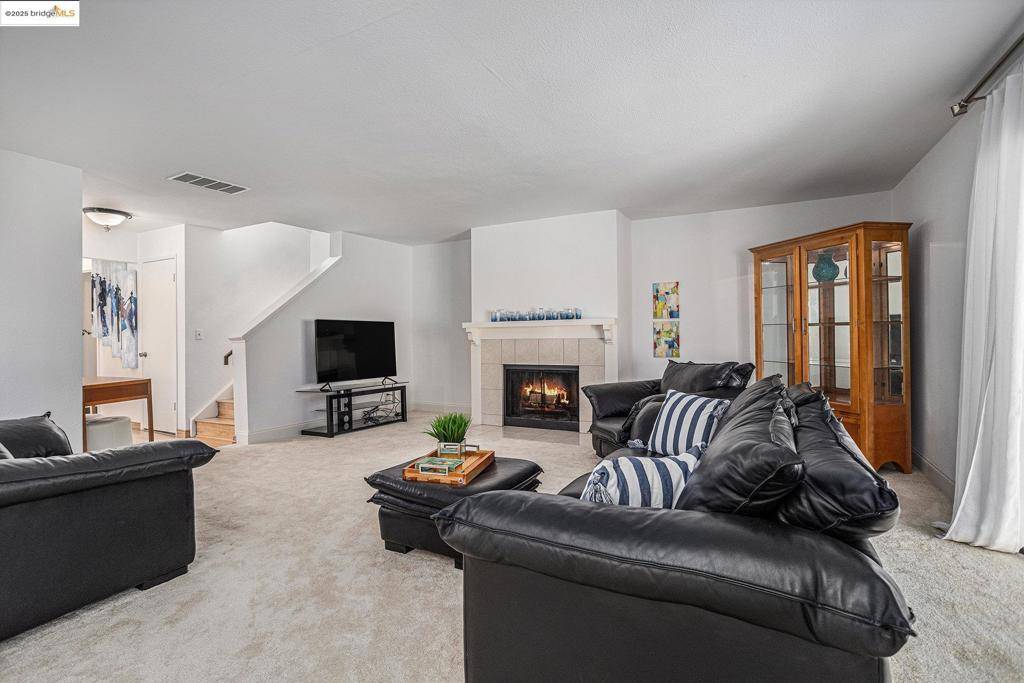 Hercules, CA 94547,9 Moraine Ct