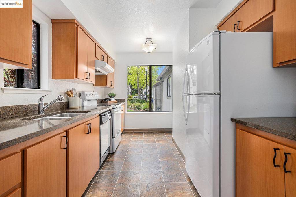 Hercules, CA 94547,9 Moraine Ct