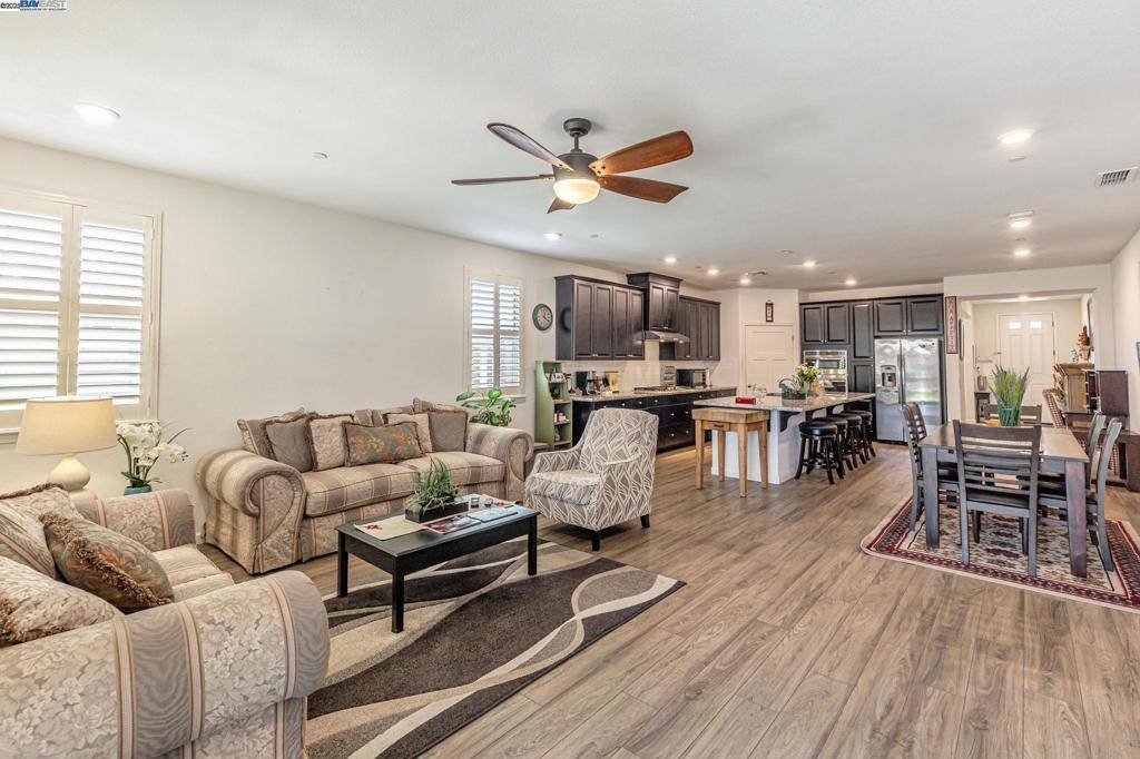Sacramento, CA 95829,9253 Thimbleberry Dr