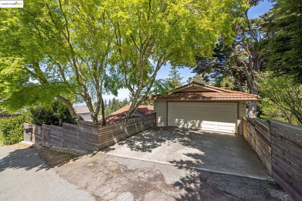 Oakland, CA 94611,6605 Ascot Dr.