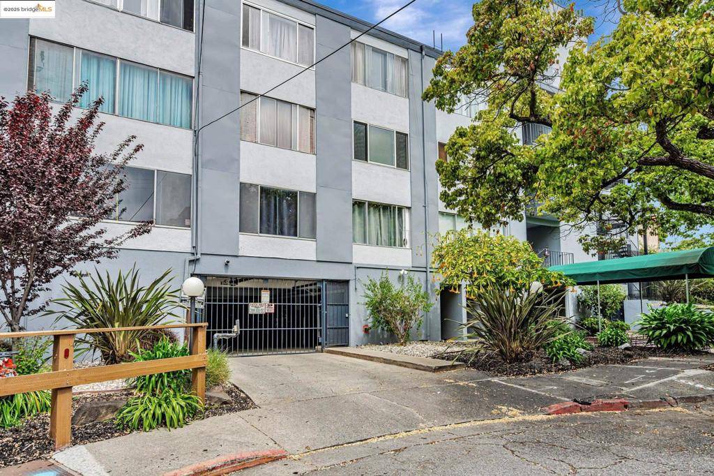 Oakland, CA 94610,455 Crescent St #207