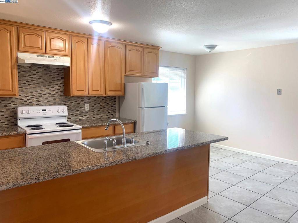 Castro Valley, CA 94546,20240 Wisteria St