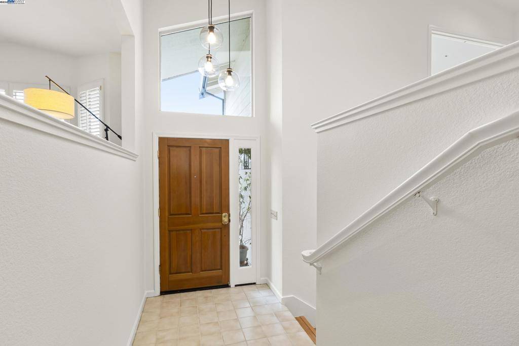 Castro Valley, CA 94546,2496 Fox Ridge Dr