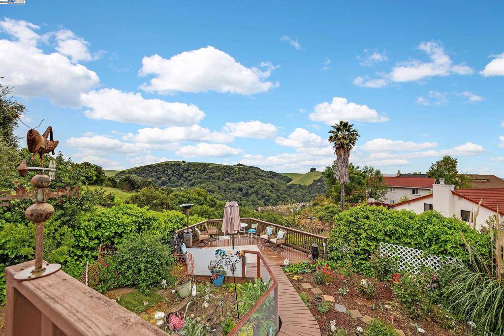 Hayward, CA 94542,28007 Fallbrook Drive