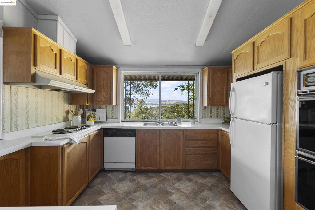 3215 Knob St Nice, CA 95464