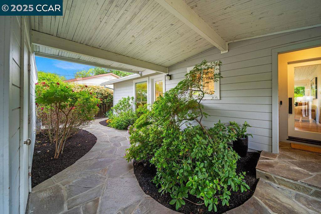 Lafayette, CA 94549,597 Michael Lane
