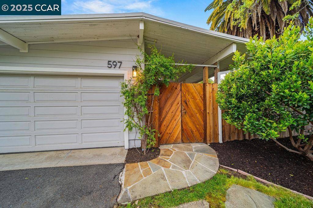 Lafayette, CA 94549,597 Michael Lane