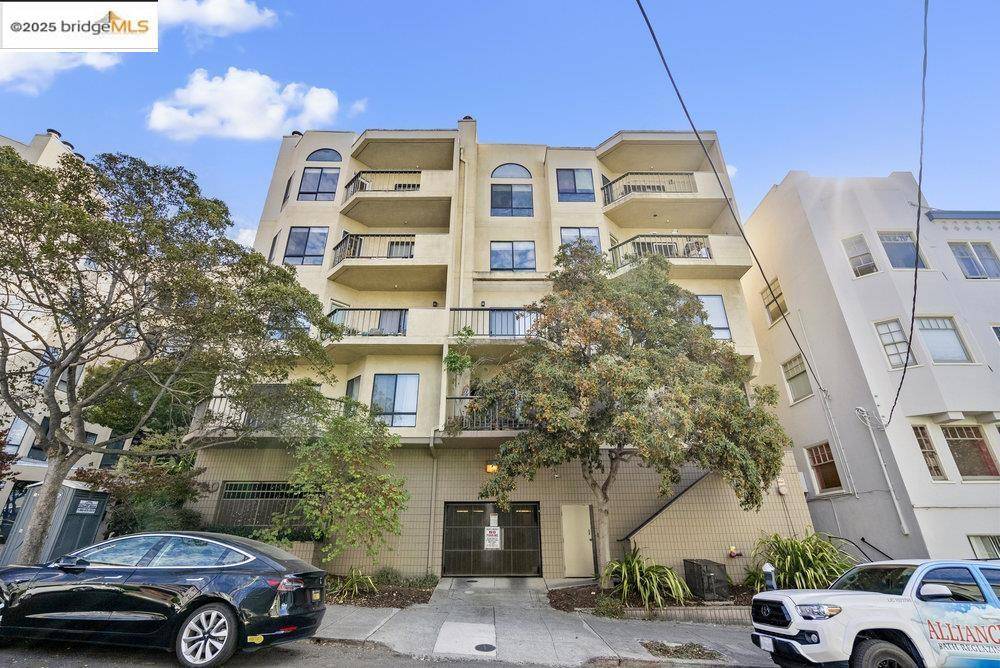 Oakland, CA 94610,330 Park View Ter #104