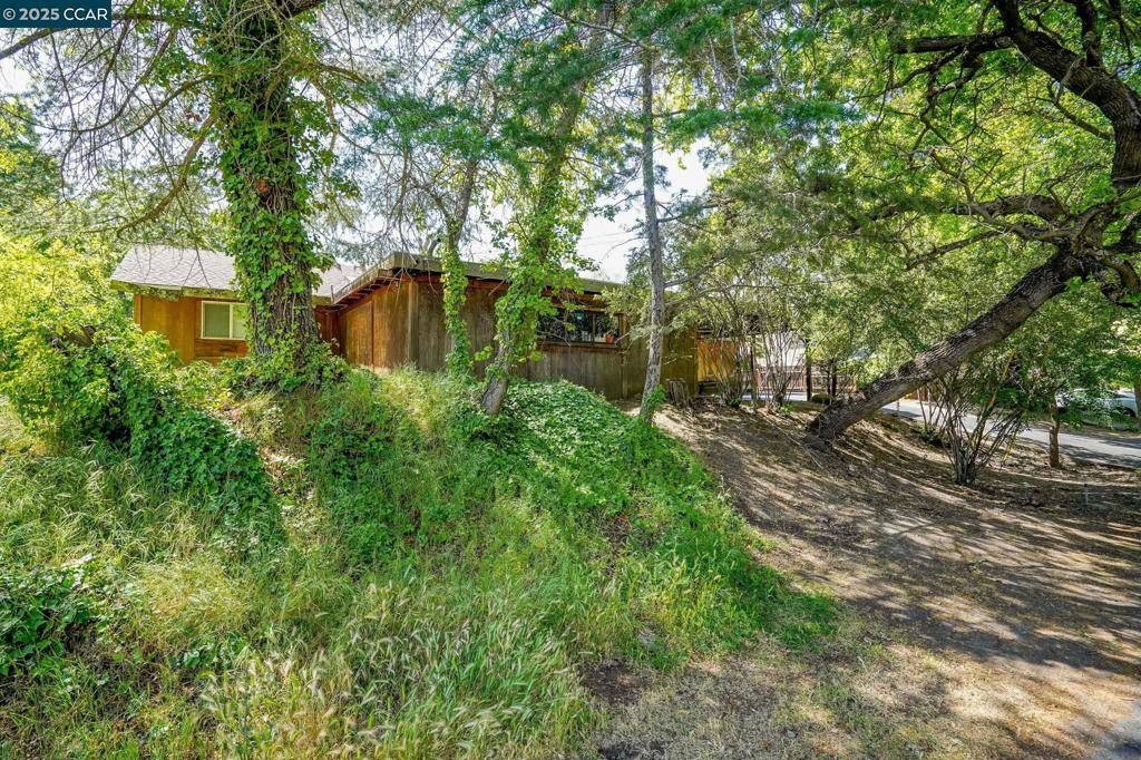 Walnut Creek, CA 94598,586 Lakewood Cir