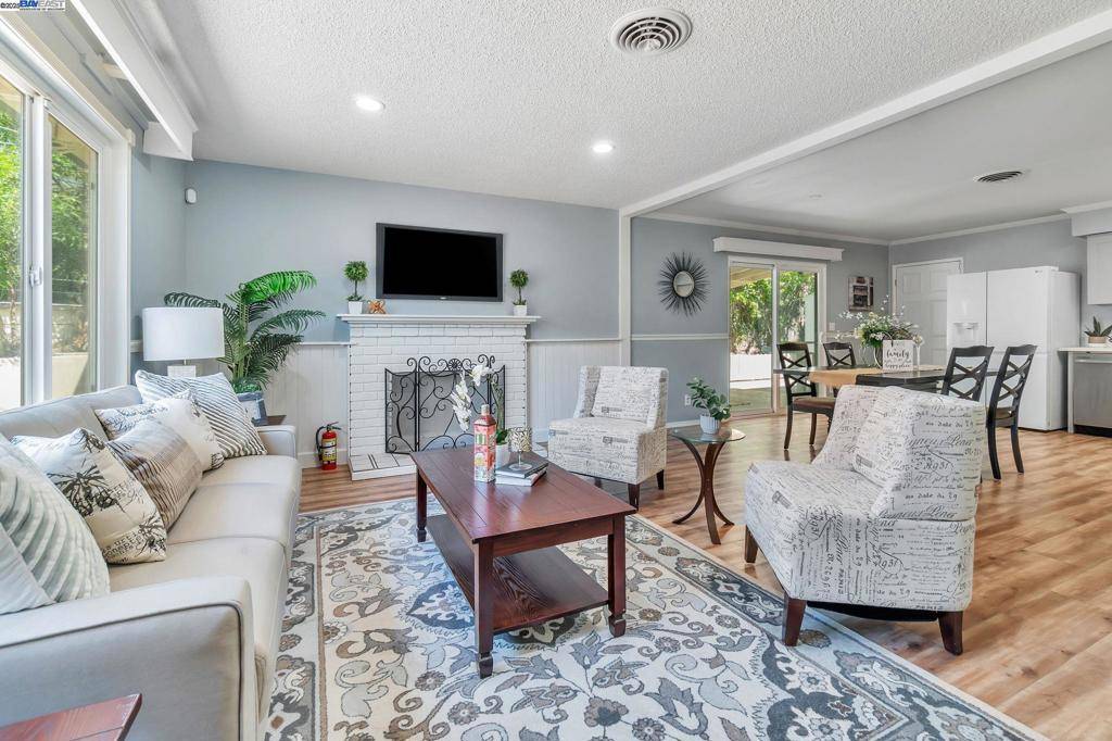 Sacramento, CA 95842,6013 Green Glen Way