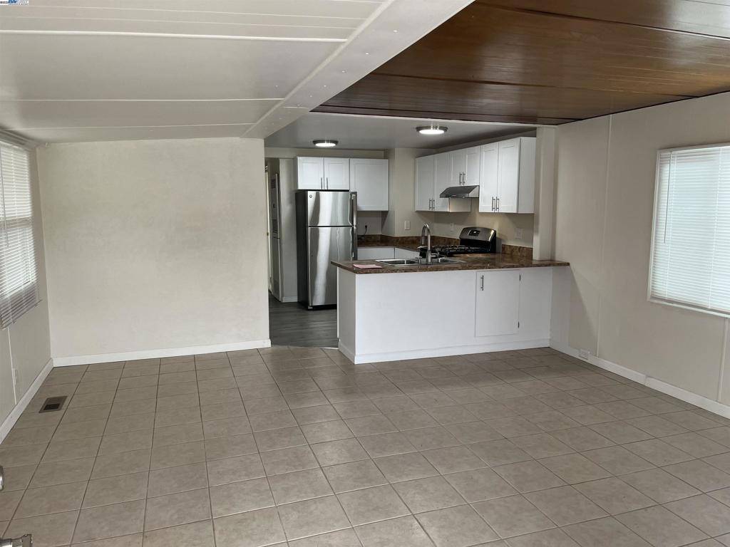 San Leandro, CA 94578,15263 Hesperian