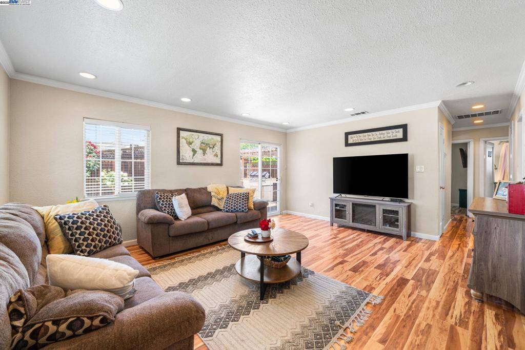 Livermore, CA 94551,692 Adelle St
