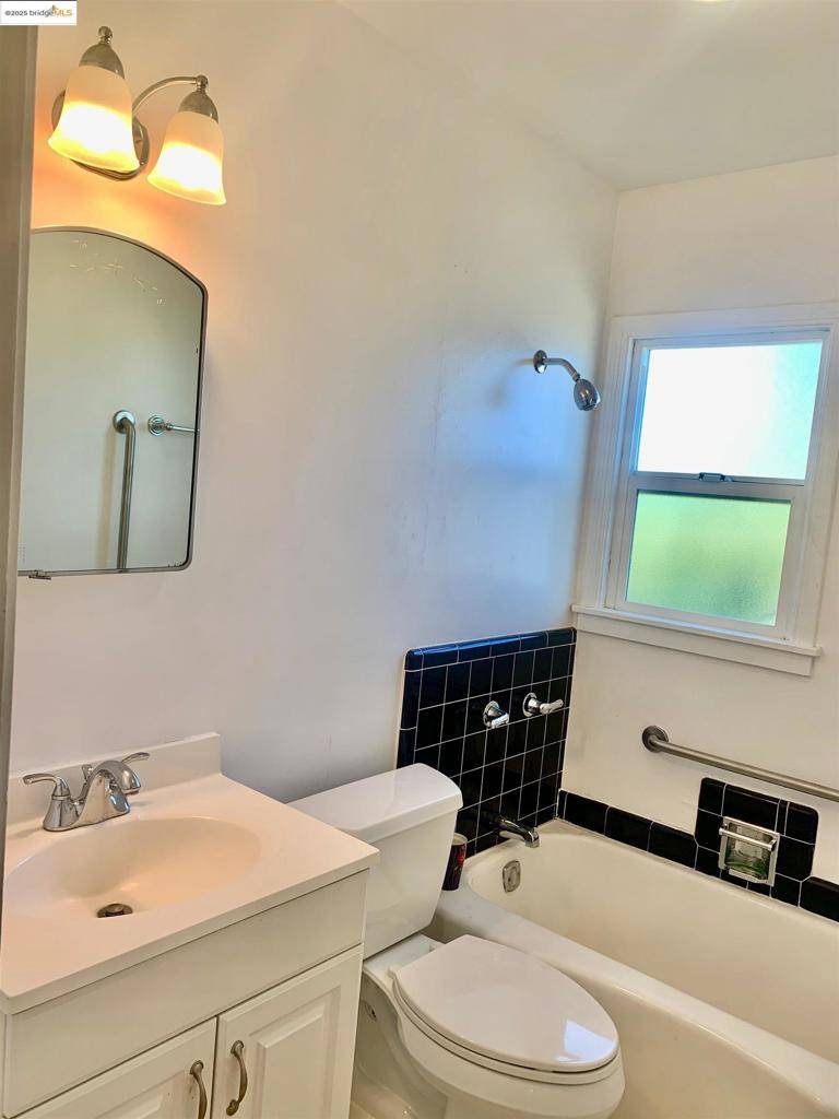 Oakland, CA 94608,1028 61St St