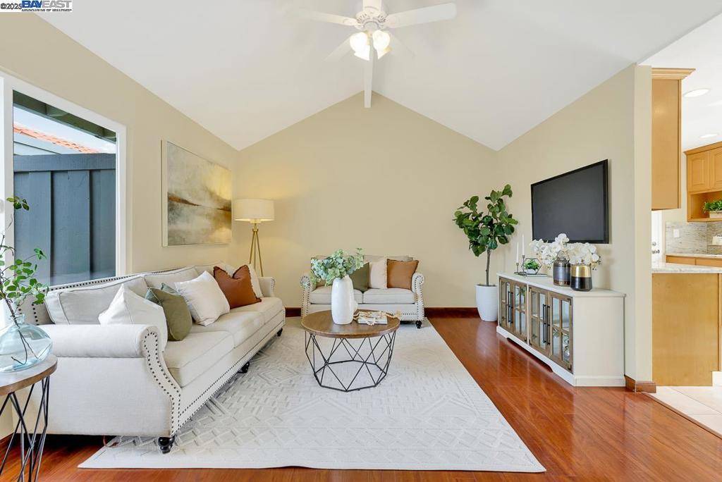 Pleasanton, CA 94566,1582 Calle Santiago