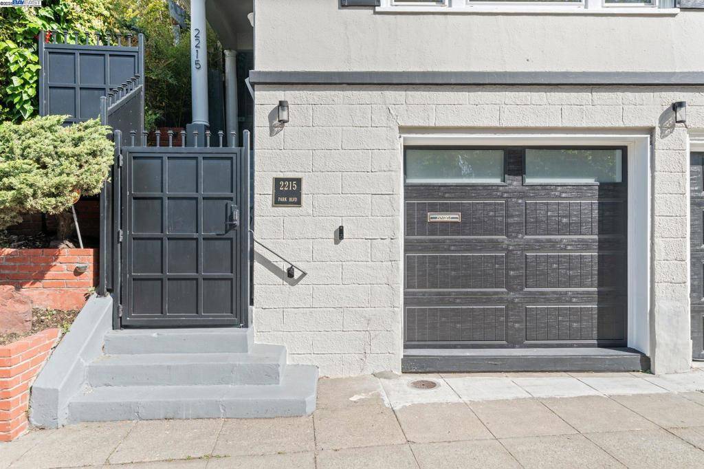 Oakland, CA 94606,2215 Park Blvd