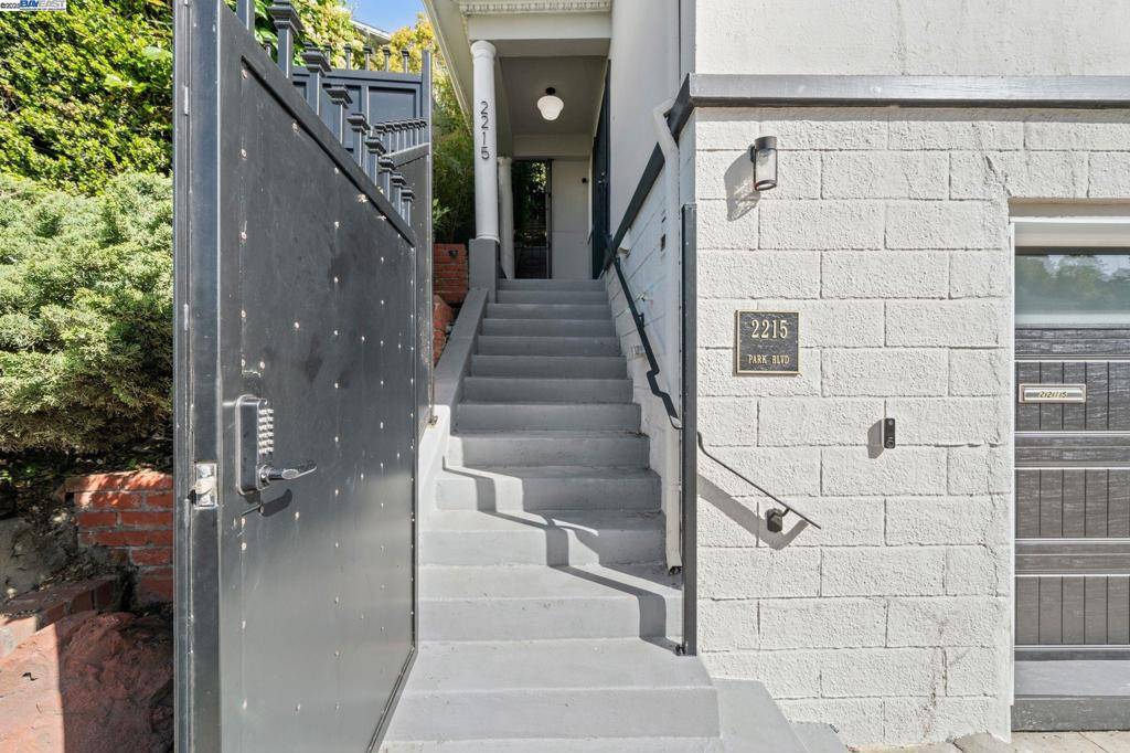 Oakland, CA 94606,2215 Park Blvd