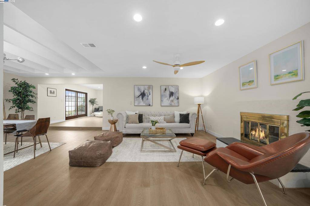 Huntington Beach, CA 92647,16871 Ross Lane