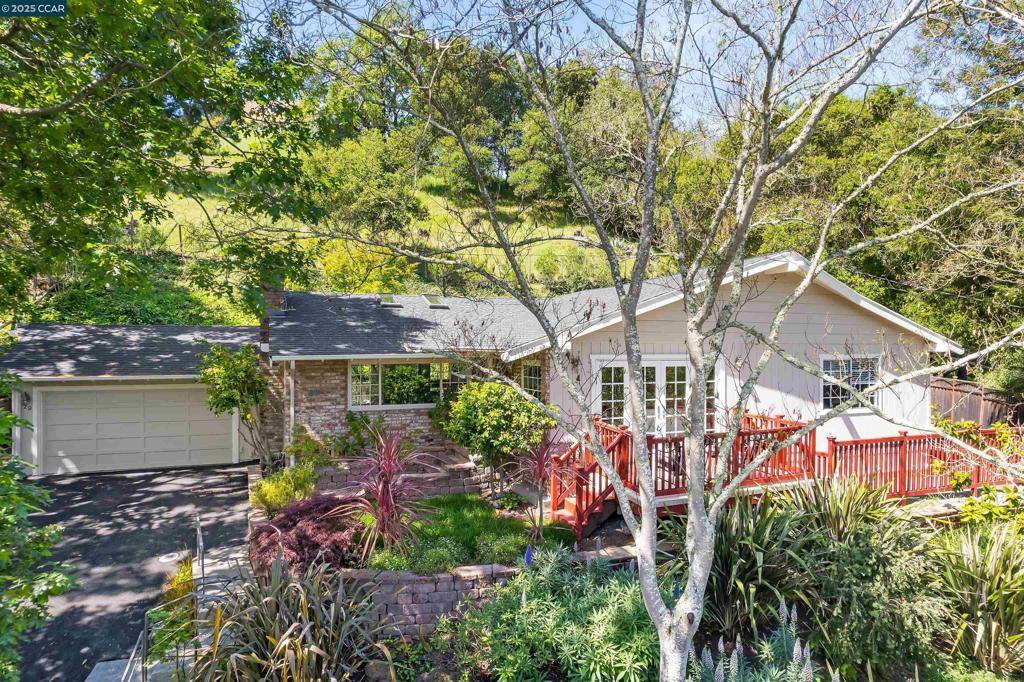 Orinda, CA 94563,29 Greenwood Ct