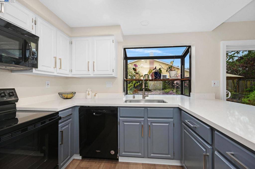 16752 Columbia Dr Castro Valley, CA 94552