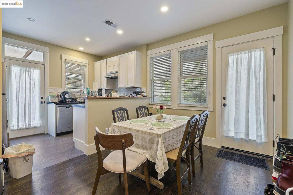Berkeley, CA 94709,2215 Cedar St