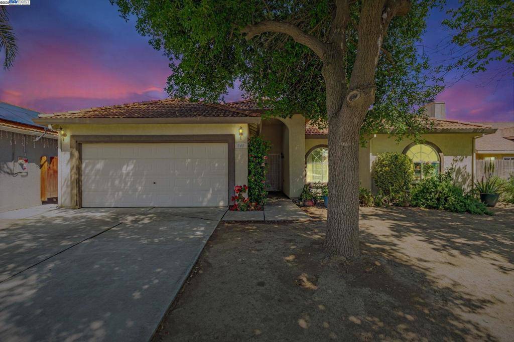 Los Banos, CA 93635,848 La Cresta Ct