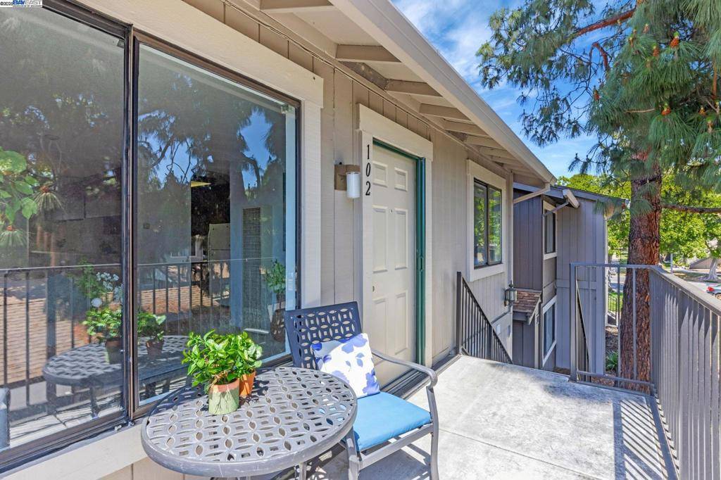 Union City, CA 94587,102 Camino Plz