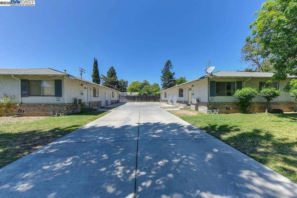 Davis, CA 95616,1313 F St